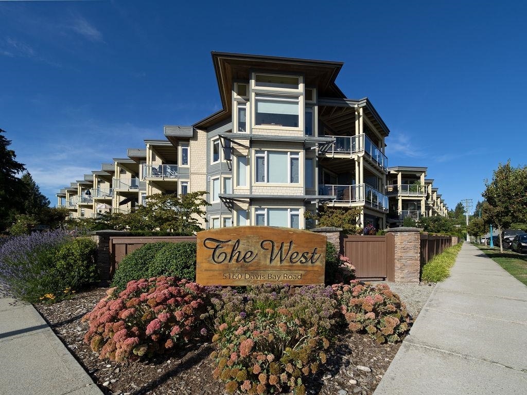 105-5160 Davis Bay Road - 2