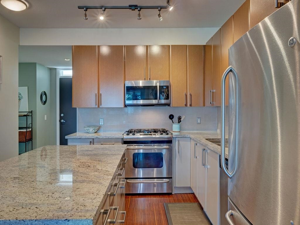 105-5160 Davis Bay Road - 5