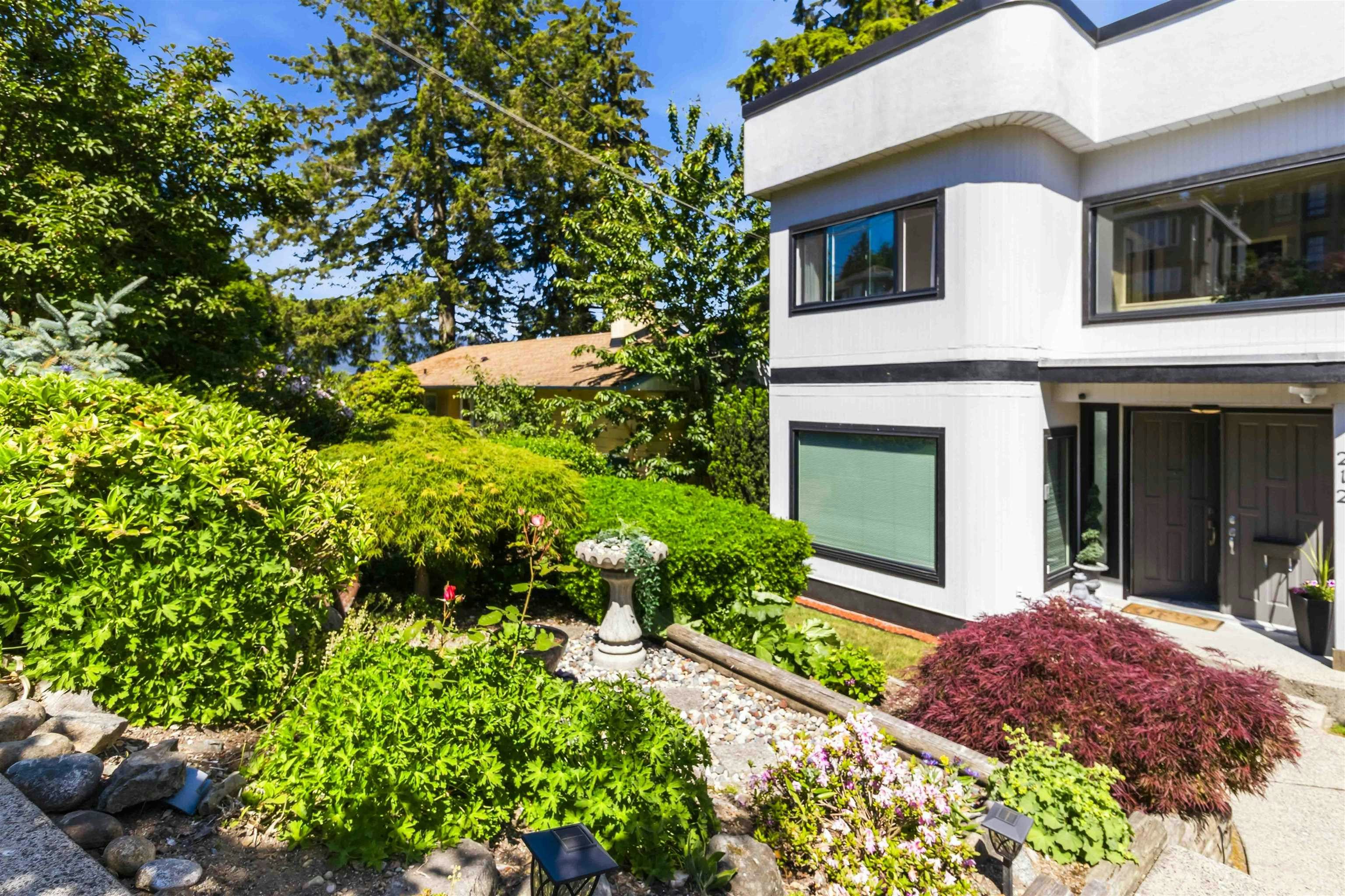 212 N Sea Avenue, Burnaby, BC, V5B 1K5 - 2