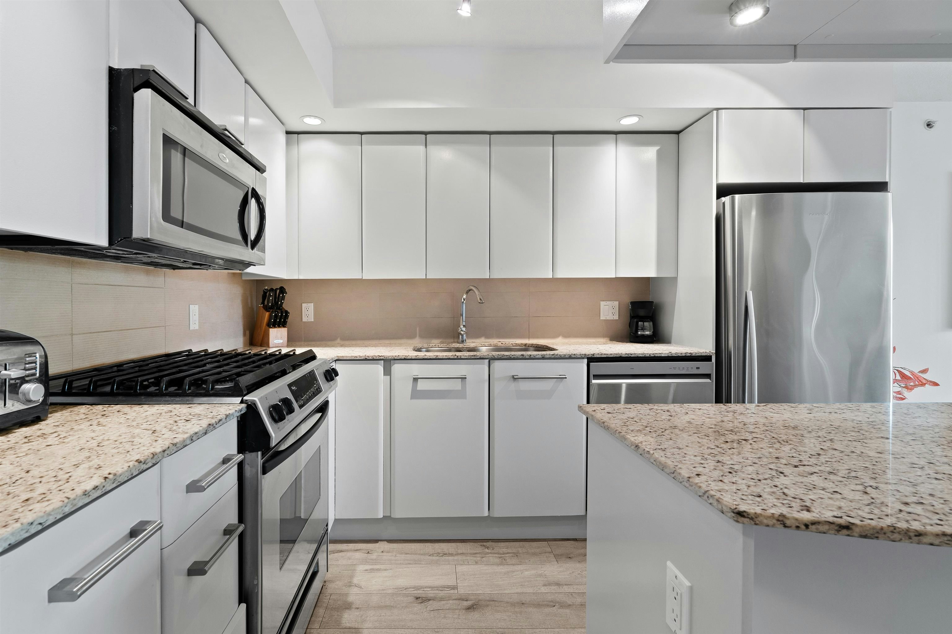 306-683 W Victoria Park, North Vancouver, BC, V7M 0A2 - 9