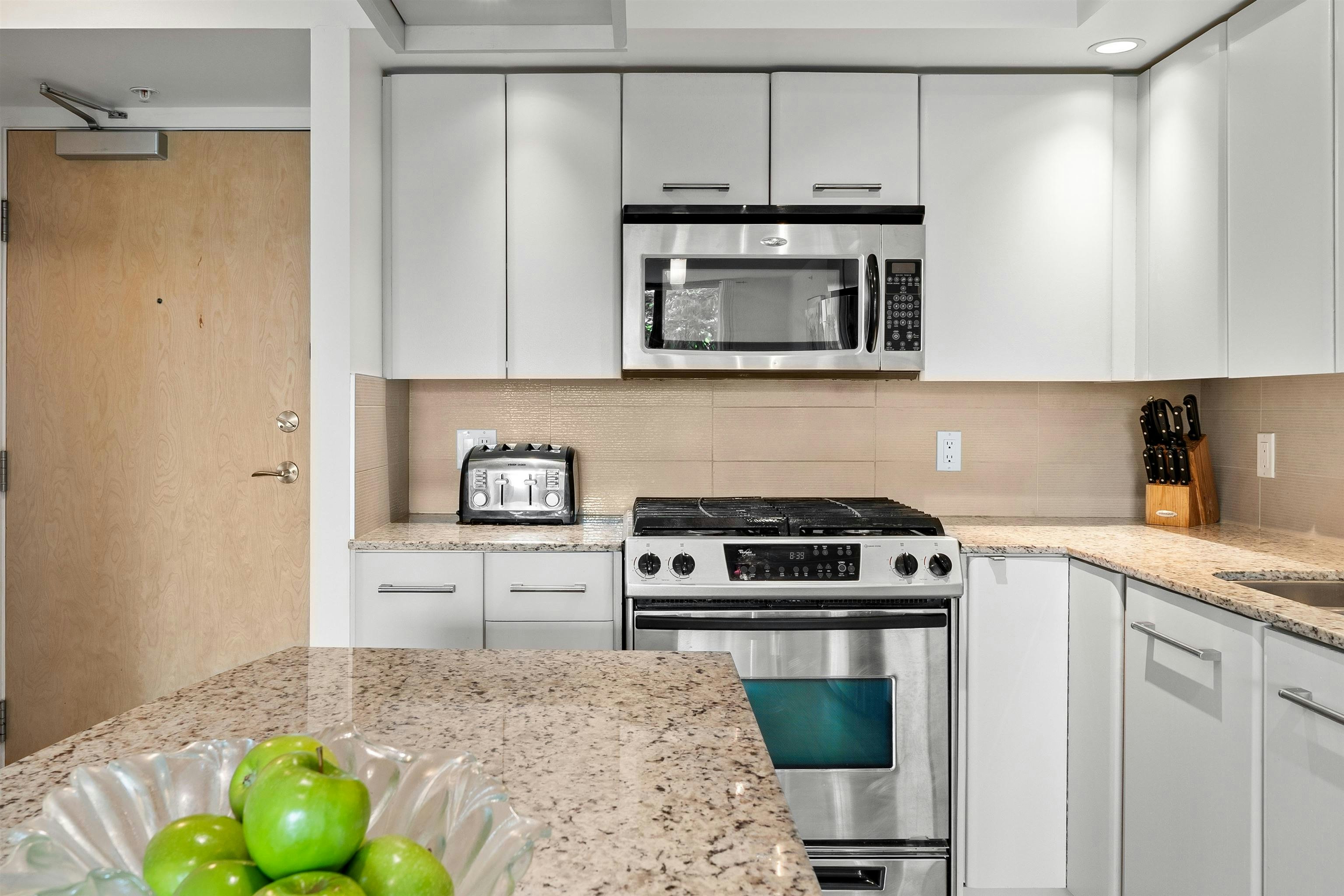 306-683 W Victoria Park, North Vancouver, BC, V7M 0A2 - 10