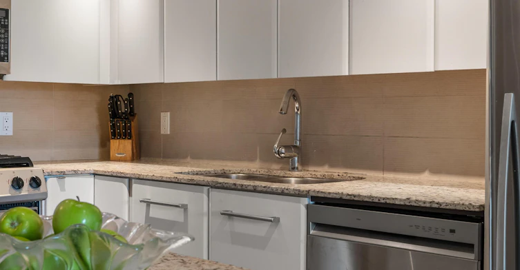 306-683 W Victoria Park, North Vancouver, BC, V7M 0A2 - 11
