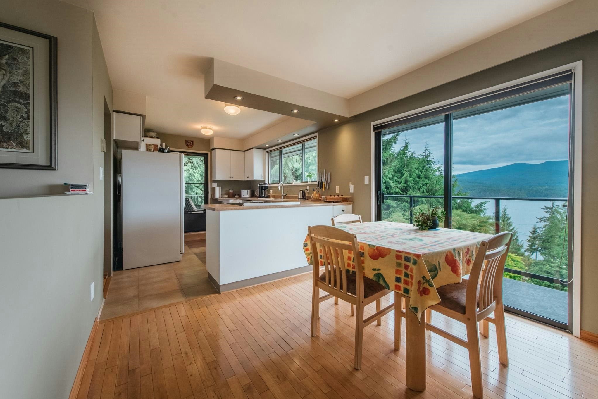 6950 Porpoise Drive, Sechelt, BC, V7Z 0C8 - 7