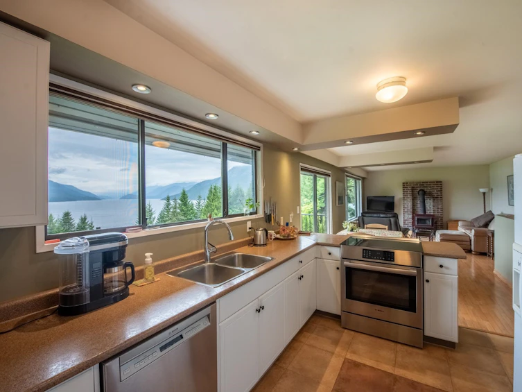 6950 Porpoise Drive, Sechelt, BC, V7Z 0C8 - 9