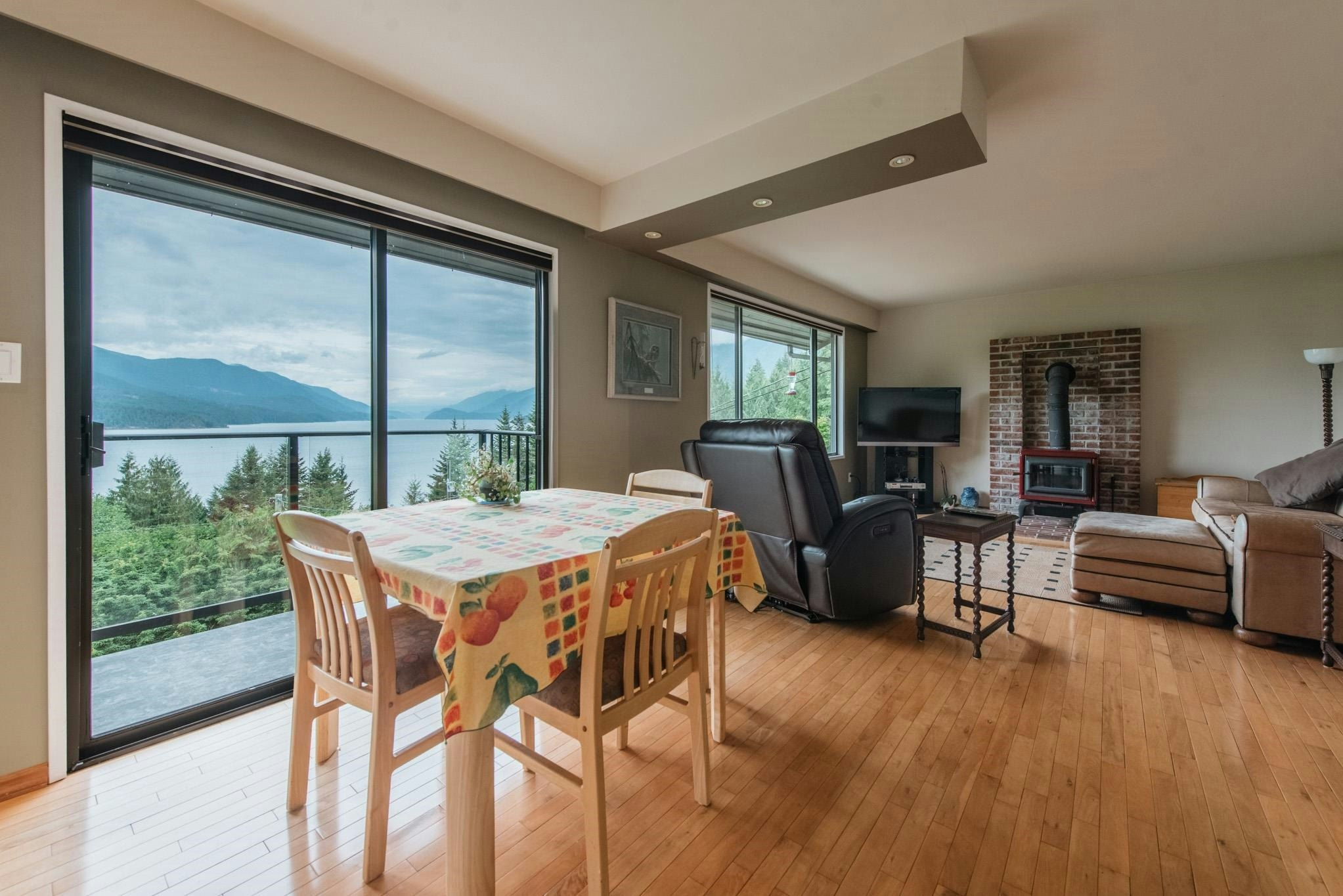 6950 Porpoise Drive, Sechelt, BC, V7Z 0C8 - 8