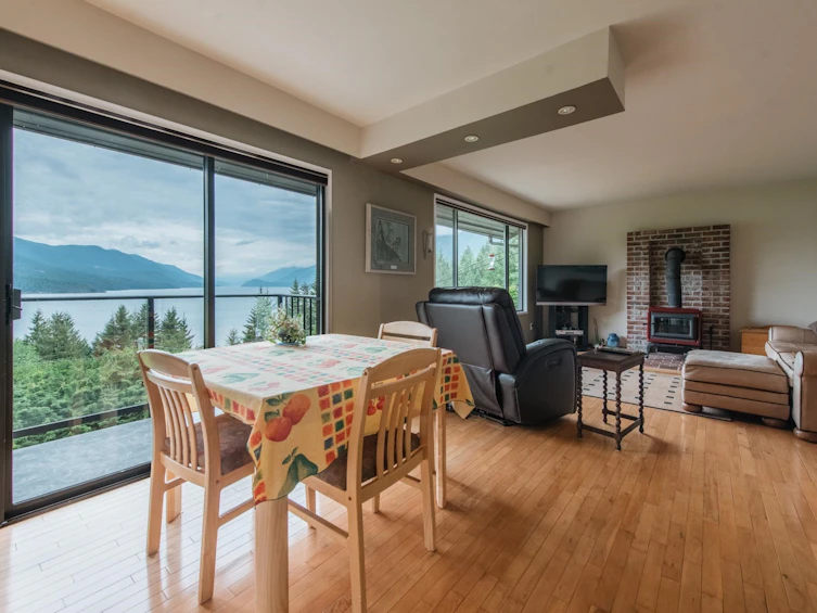 6950 Porpoise Drive, Sechelt, BC, V7Z 0C8 - 8