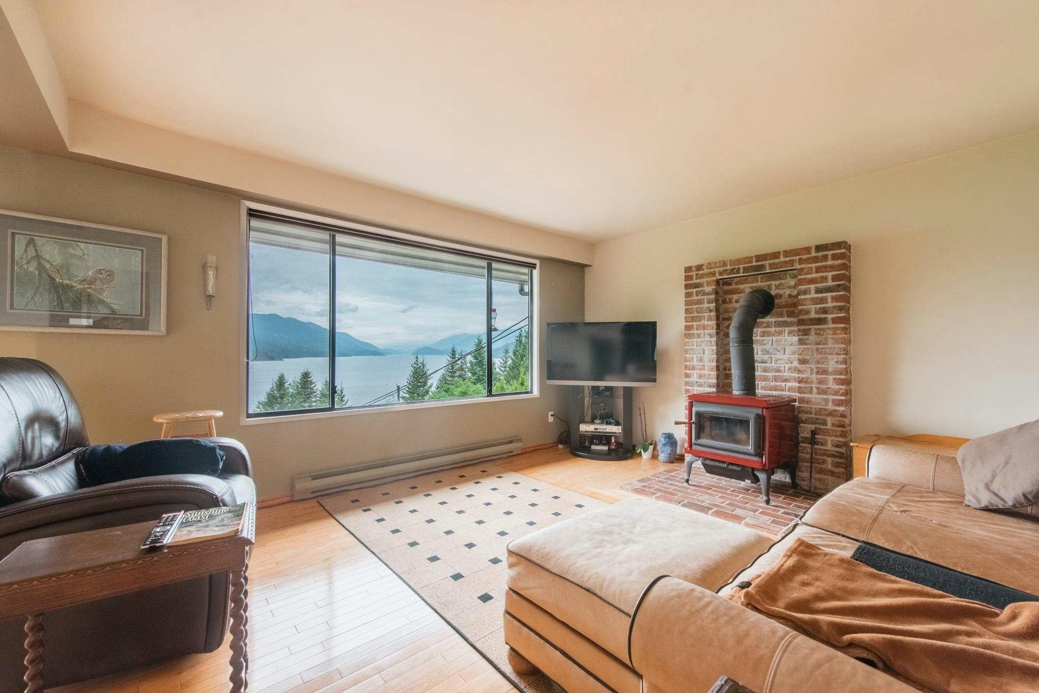 6950 Porpoise Drive, Sechelt, BC, V7Z 0C8 - 6