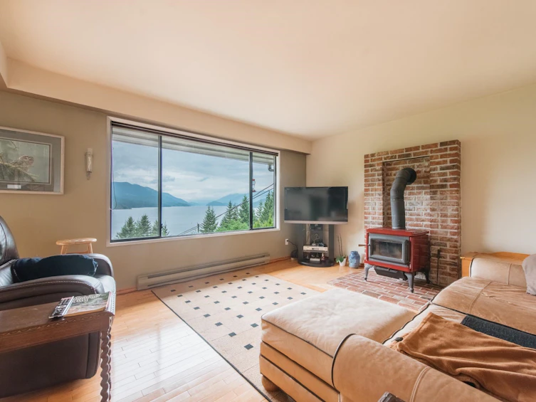 6950 Porpoise Drive, Sechelt, BC, V7Z 0C8 - 6