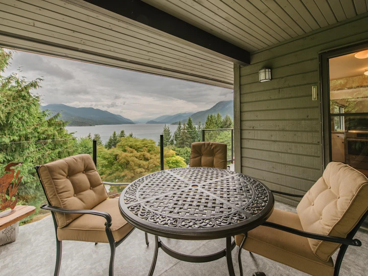 6950 Porpoise Drive, Sechelt, BC, V7Z 0C8