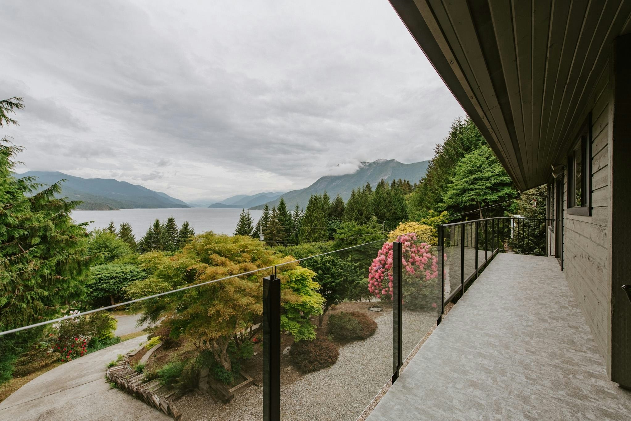 6950 Porpoise Drive, Sechelt, BC, V7Z 0C8
