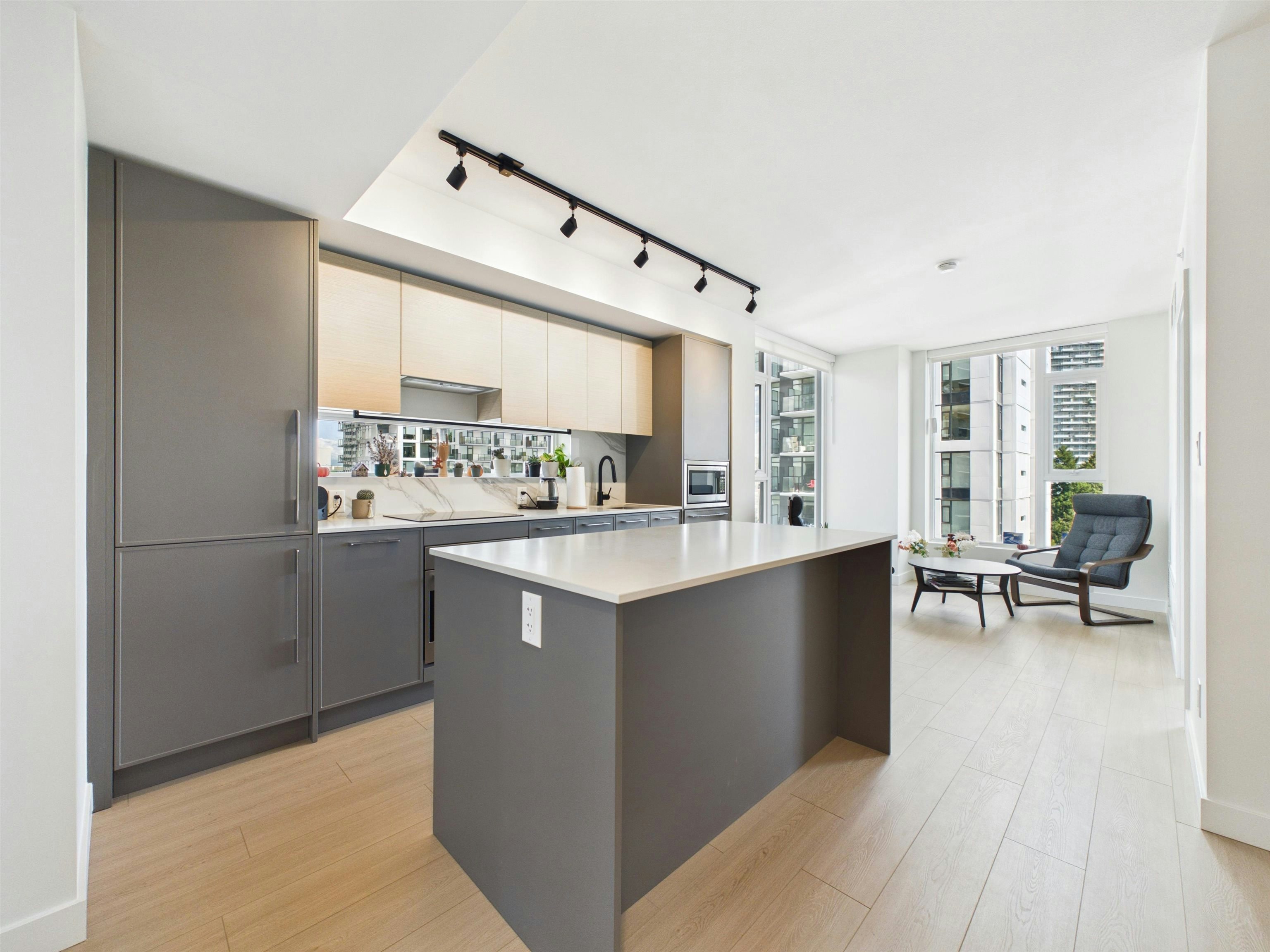 1004-13745 George Junction, Surrey, BC, V3T 0V8
