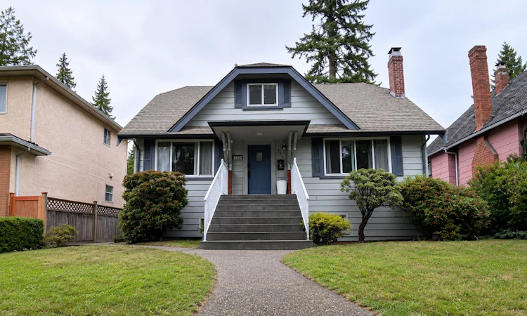 3885 W 35th Avenue