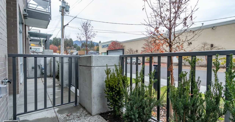 102-1591 Bowser Avenue, North Vancouver, BC, V7P 1Z4 - 6