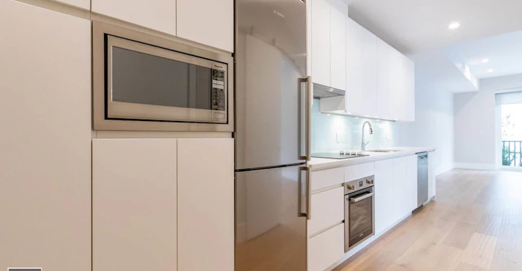 102-1591 Bowser Avenue, North Vancouver, BC, V7P 1Z4 - 2