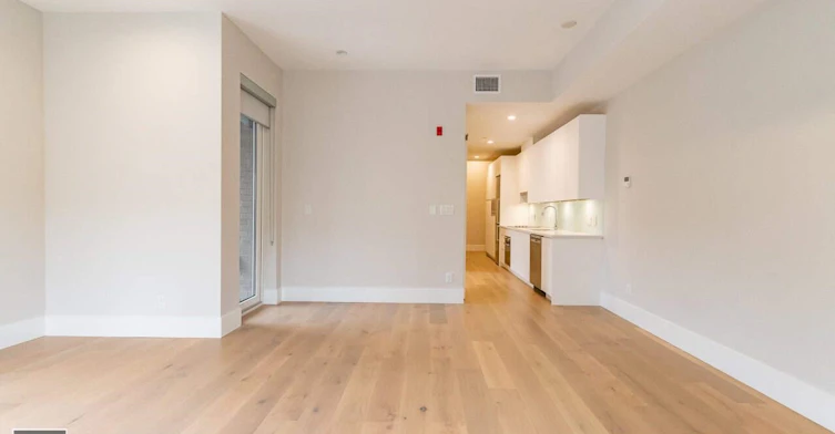 102-1591 Bowser Avenue, North Vancouver, BC, V7P 1Z4 - 11
