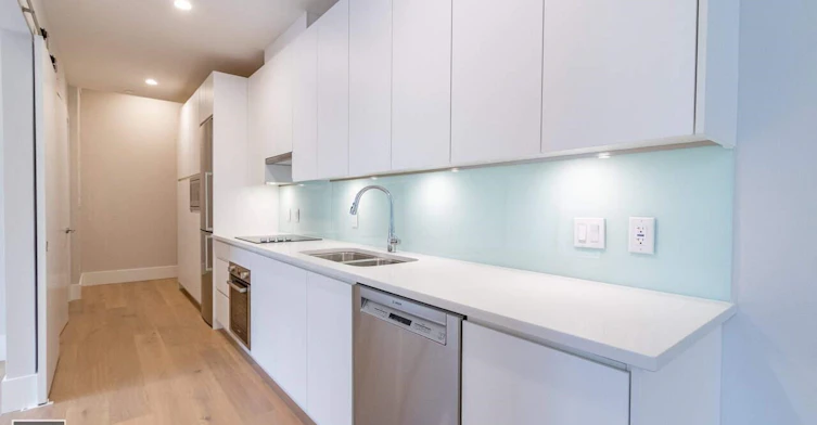 102-1591 Bowser Avenue, North Vancouver, BC, V7P 1Z4 - 10
