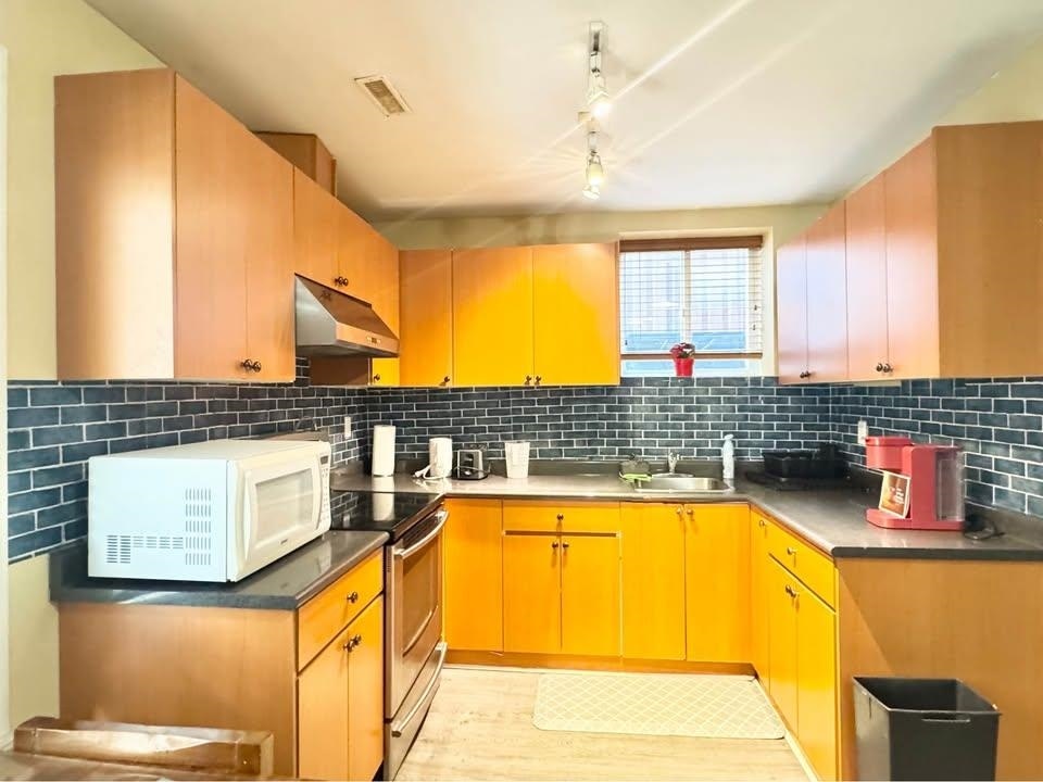 Basement-159xx 89a Avenue, Surrey, BC, V4V 5M2 - 2