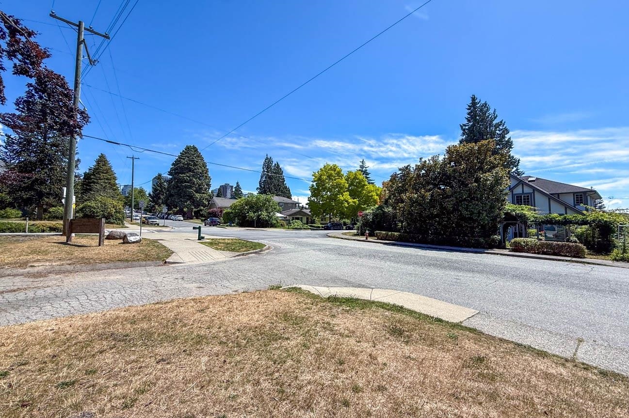 102-461 16th West Street, North Vancouver, BC, V7M 1V1 - 27