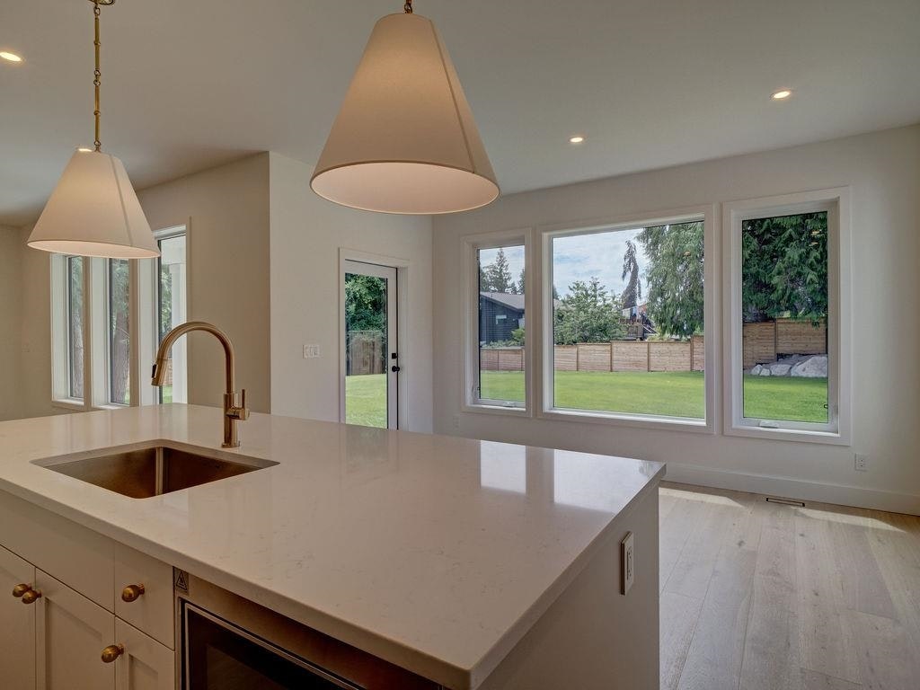 385 Solaz Place, Gibsons, BC, V0N 1V5 - 16