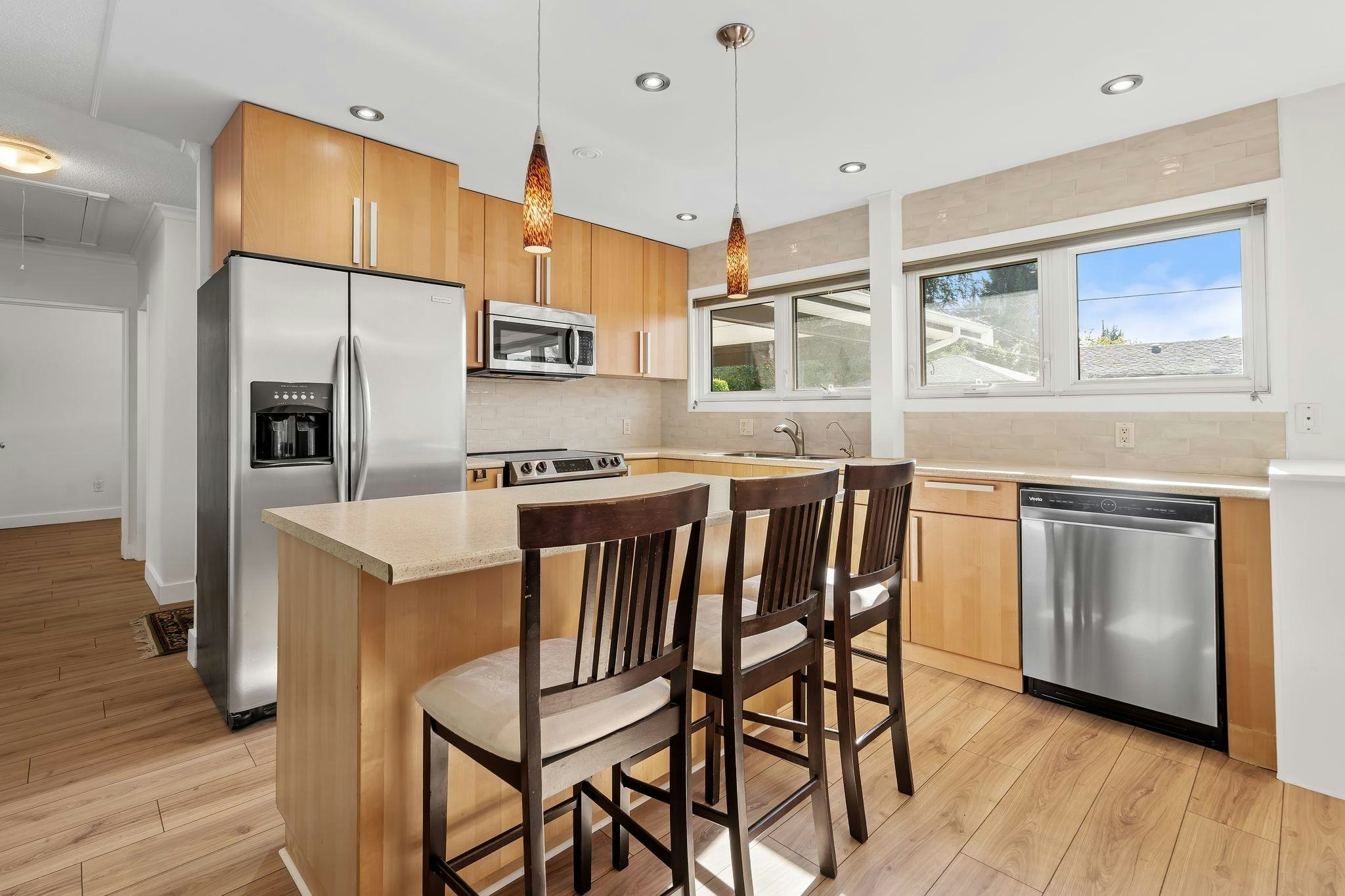 1216 Pinewood Crescent - 5