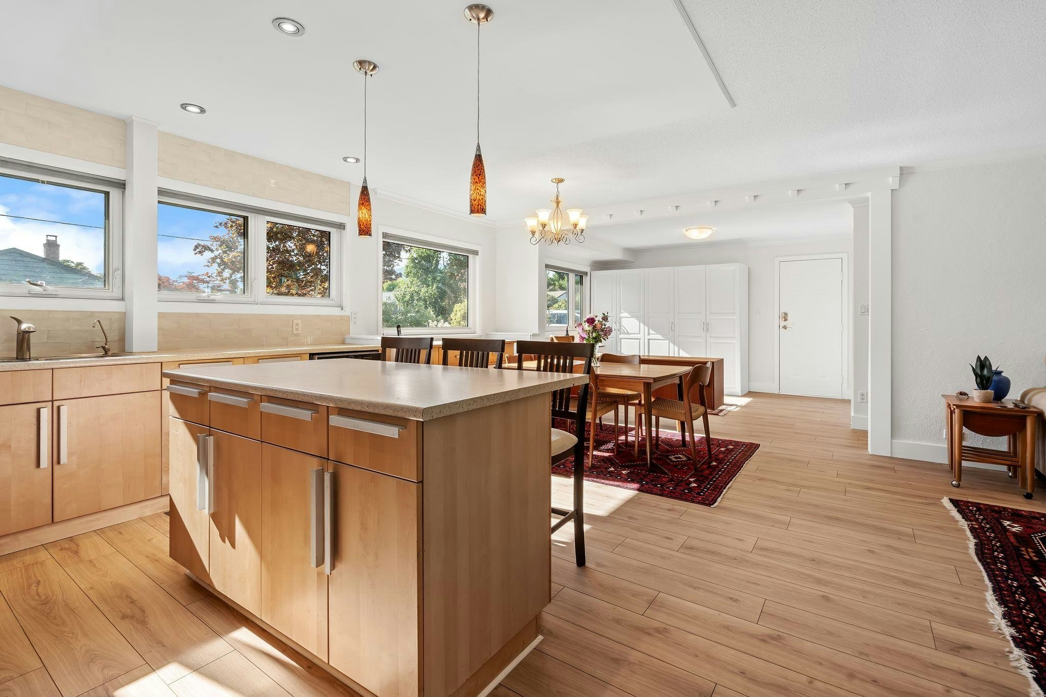 1216 Pinewood Crescent - 4