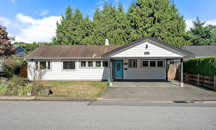 1216 Pinewood Crescent