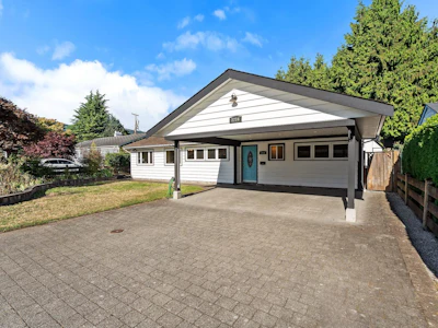 1216 Pinewood Crescent - 2