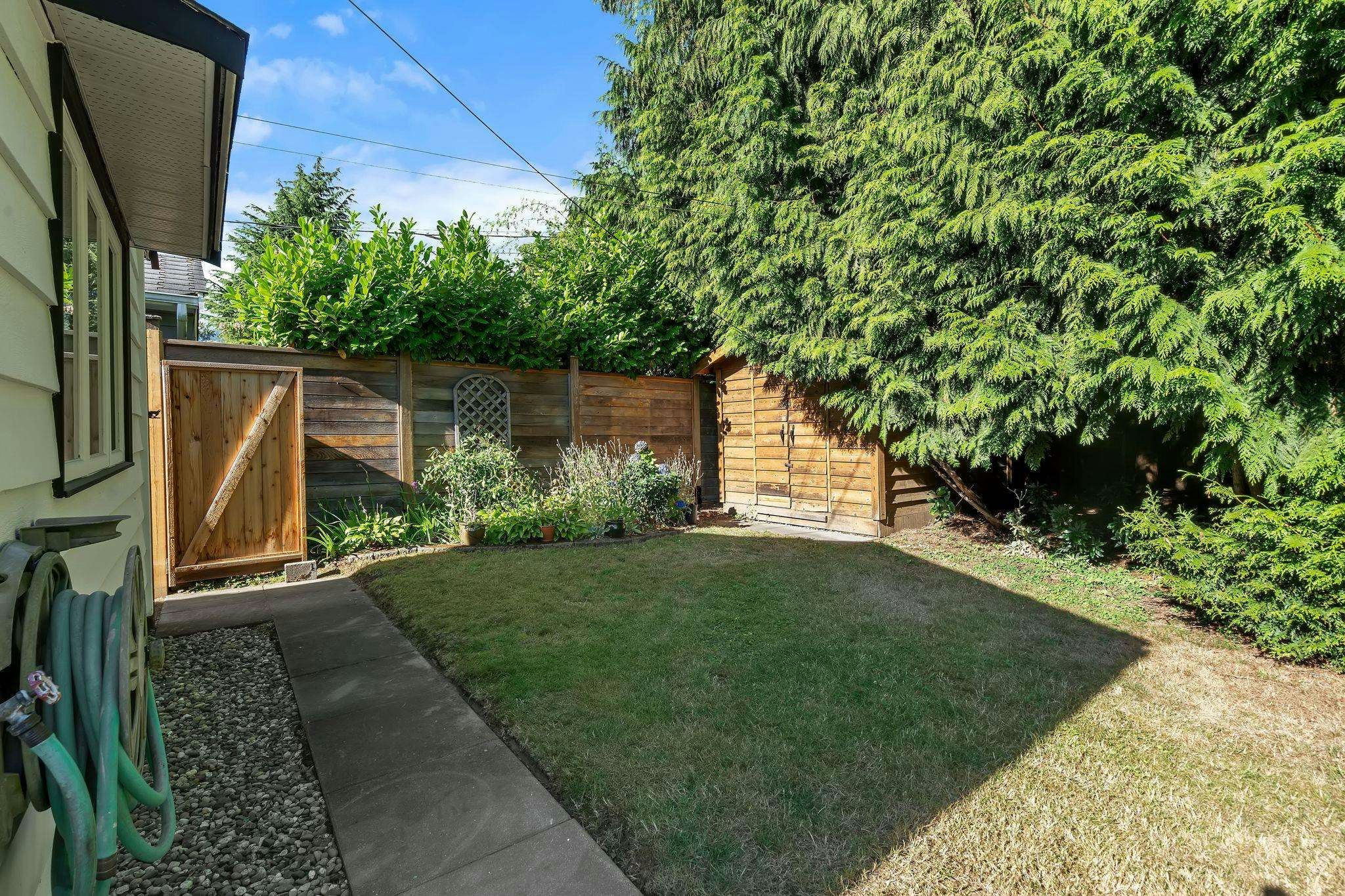 1216 Pinewood Crescent, North Vancouver, BC, V7P 1E9 - 32