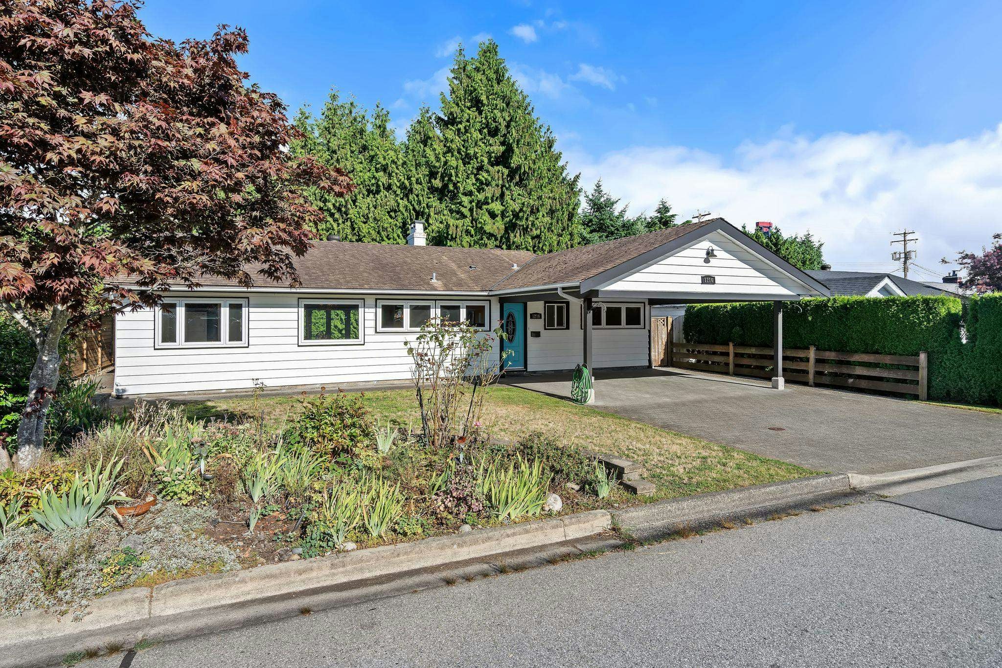 1216 Pinewood Crescent - 3