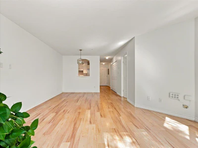 207-3638 Rae Avenue - 5