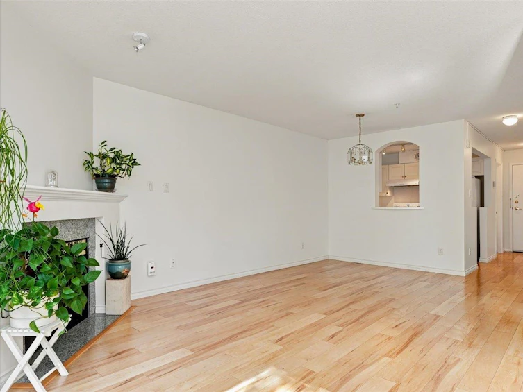 207-3638 Rae Avenue, Vancouver, BC, V5R 2P5 - 7