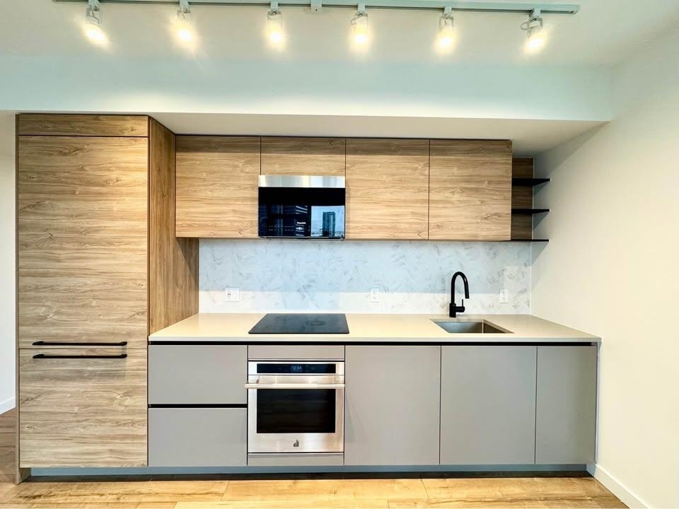 6XX-10448 University Drive, Surrey, BC, V3T 0S7