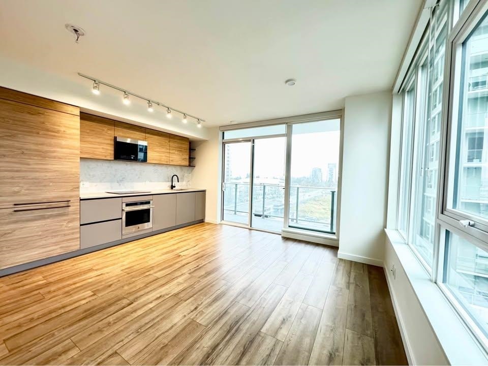 6XX-10448 University Drive, Surrey, BC, V3T 0S7 - 2