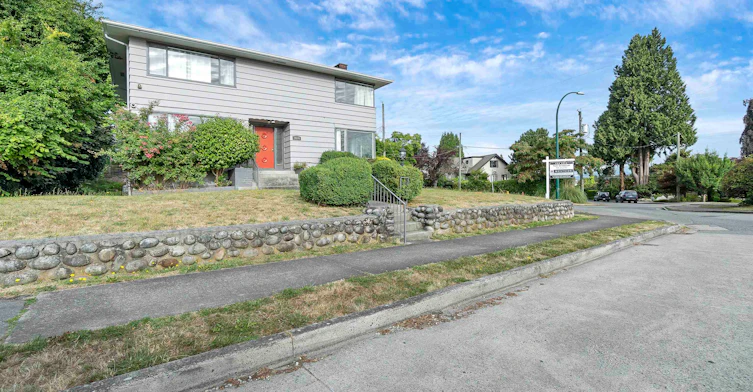 4514 Bellevue Drive, Vancouver, BC, V6R 1E3 - 2