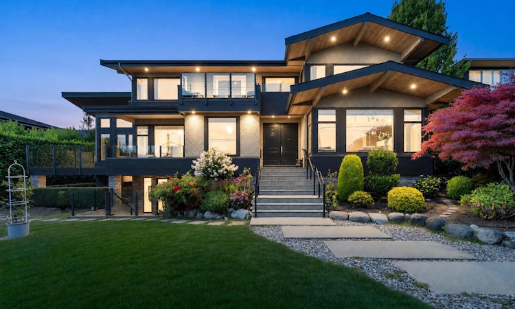 1139 Esquimalt Avenue