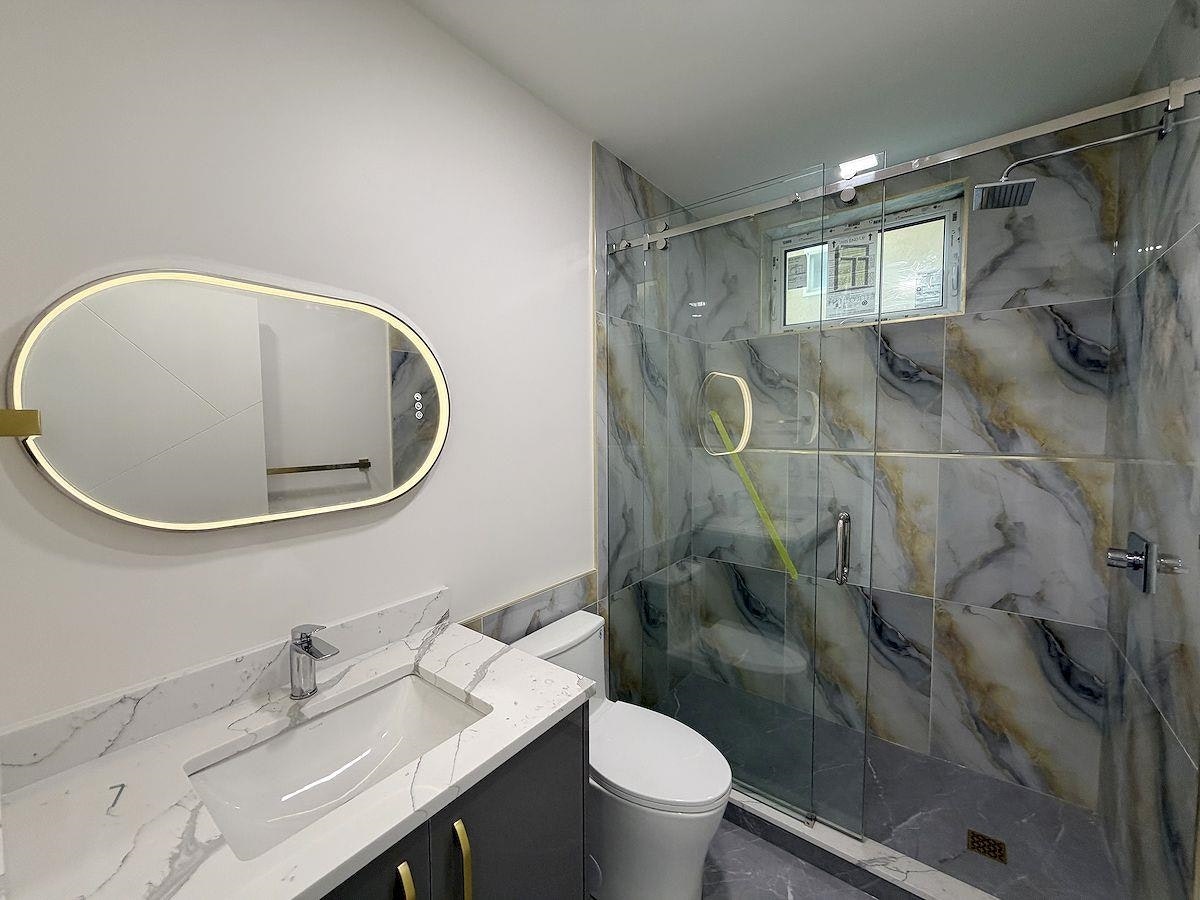  10xx E 62nd Ave Vancouver BC, Vancouver, BC, V5X 2H1 - 2