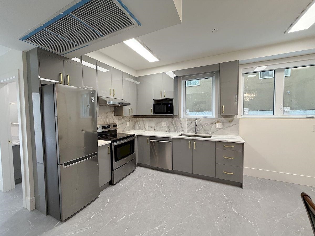  10xx E 62nd Ave Vancouver BC, Vancouver, BC, V5X 2H1 - 3