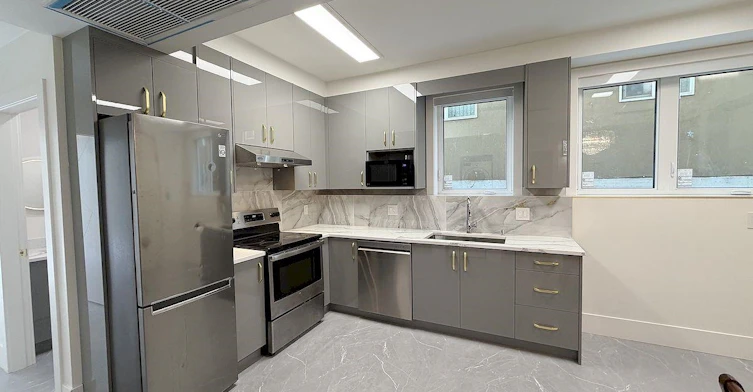 10xx E 62nd Ave Vancouver BC, Vancouver, BC, V5X 2H1 - 3
