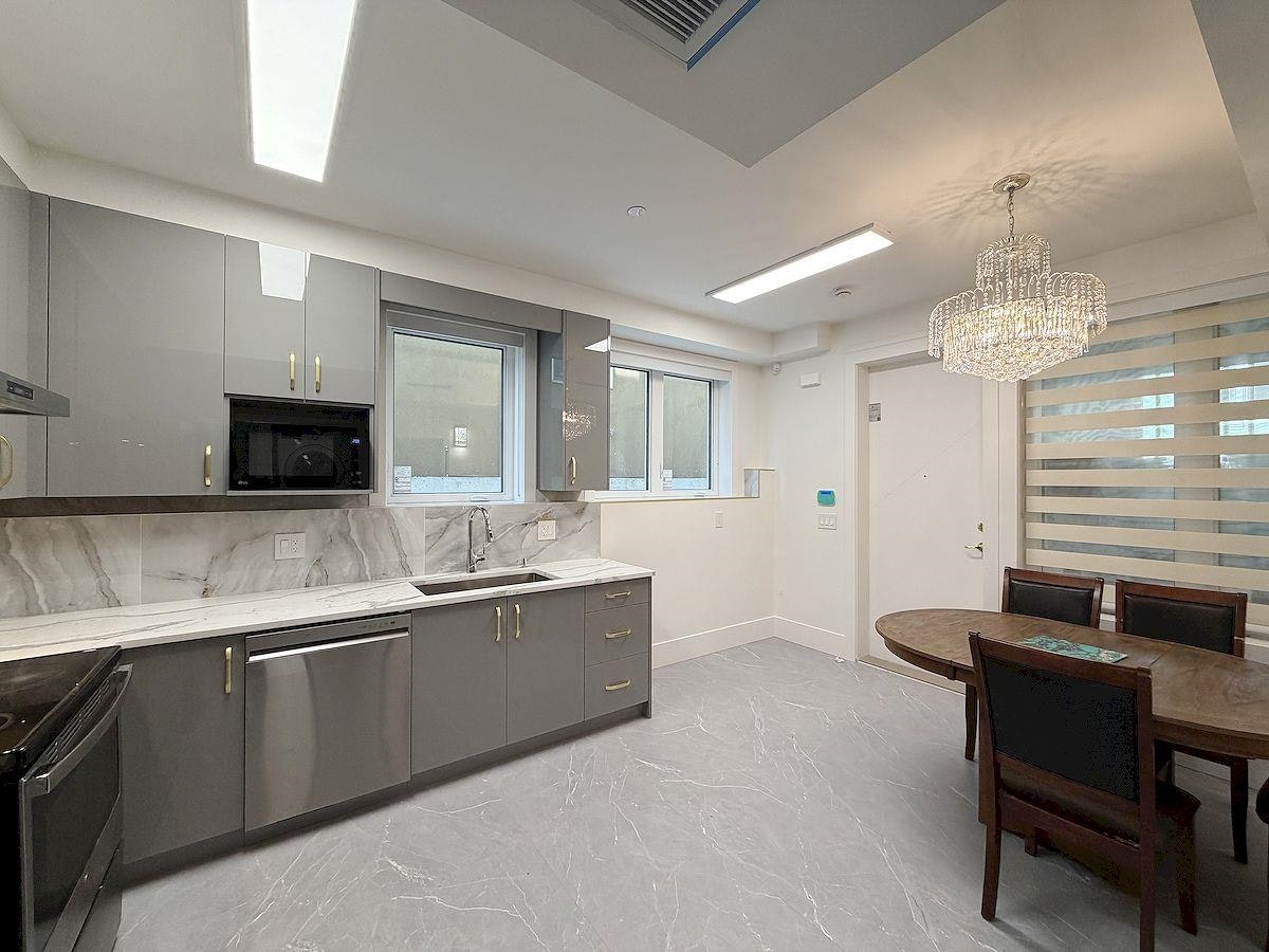  10xx E 62nd Ave Vancouver BC, Vancouver, BC, V5X 2H1 - 4