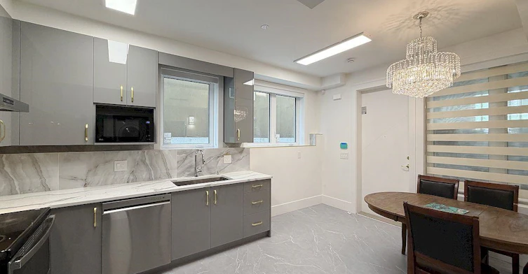 10xx E 62nd Ave Vancouver BC, Vancouver, BC, V5X 2H1 - 4