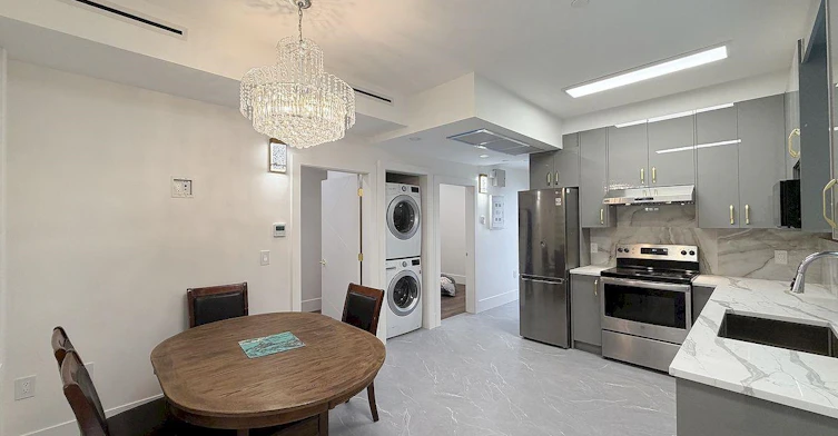 10xx E 62nd Ave Vancouver BC, Vancouver, BC, V5X 2H1