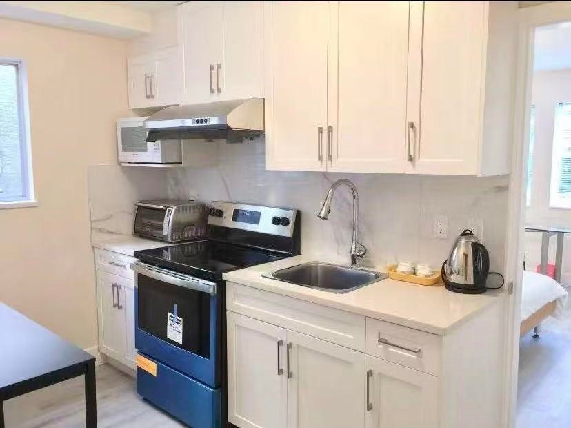 3000 West 21st Avenue, Vancouver, BC, V6L 1L1