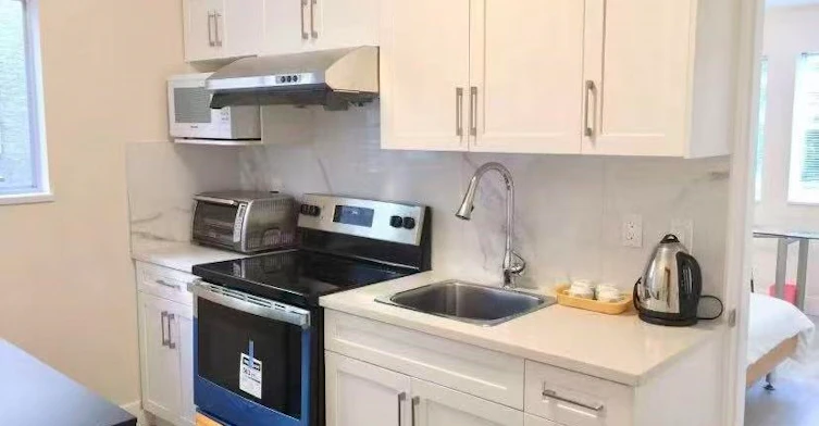 3000 West 21st Avenue, Vancouver, BC, V6L 1L1
