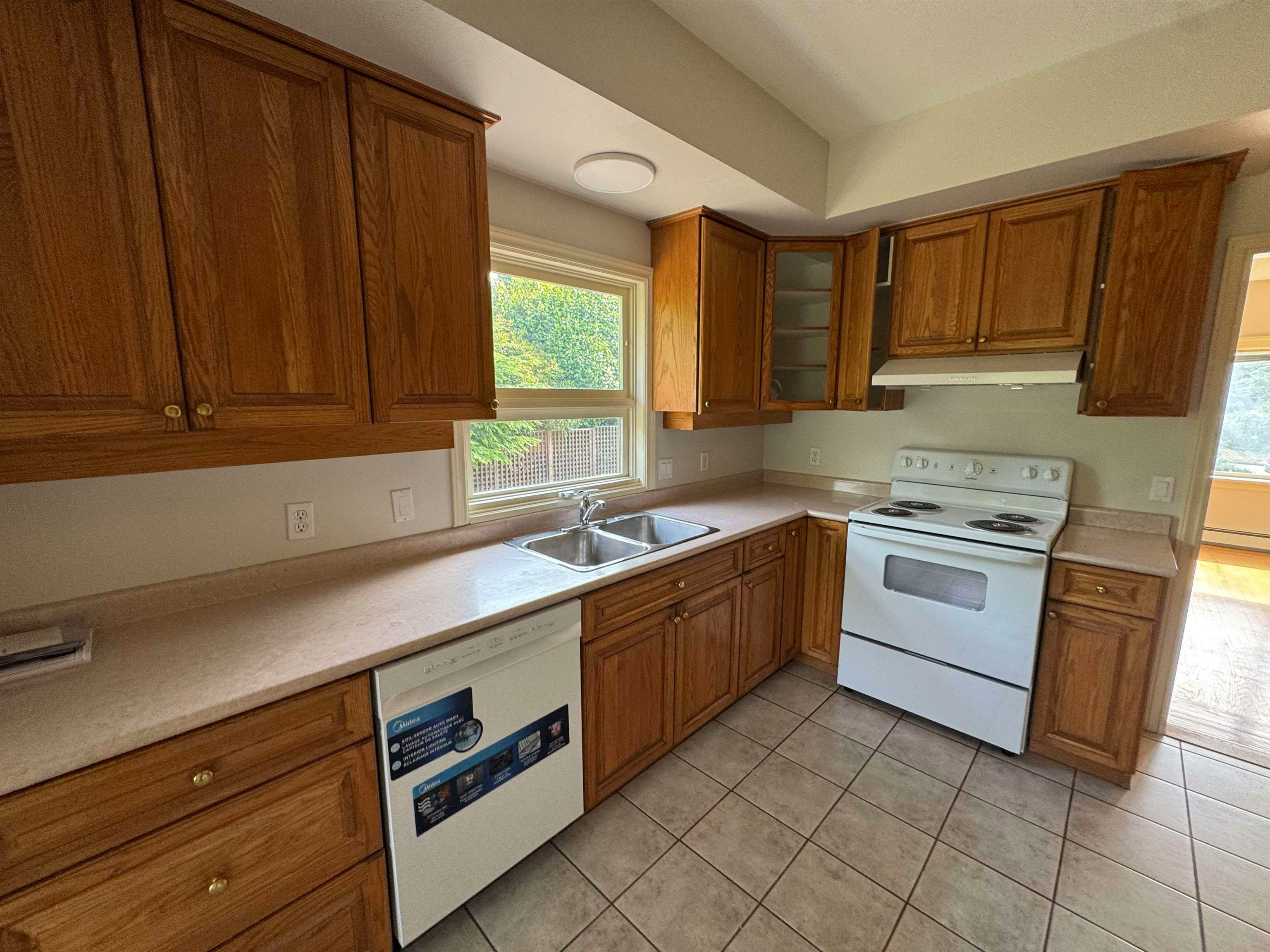 1700 Western Parkway, Vancouver, BC, V6T 1V3 - 4