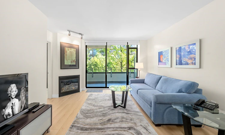 305-175 W 1st Street