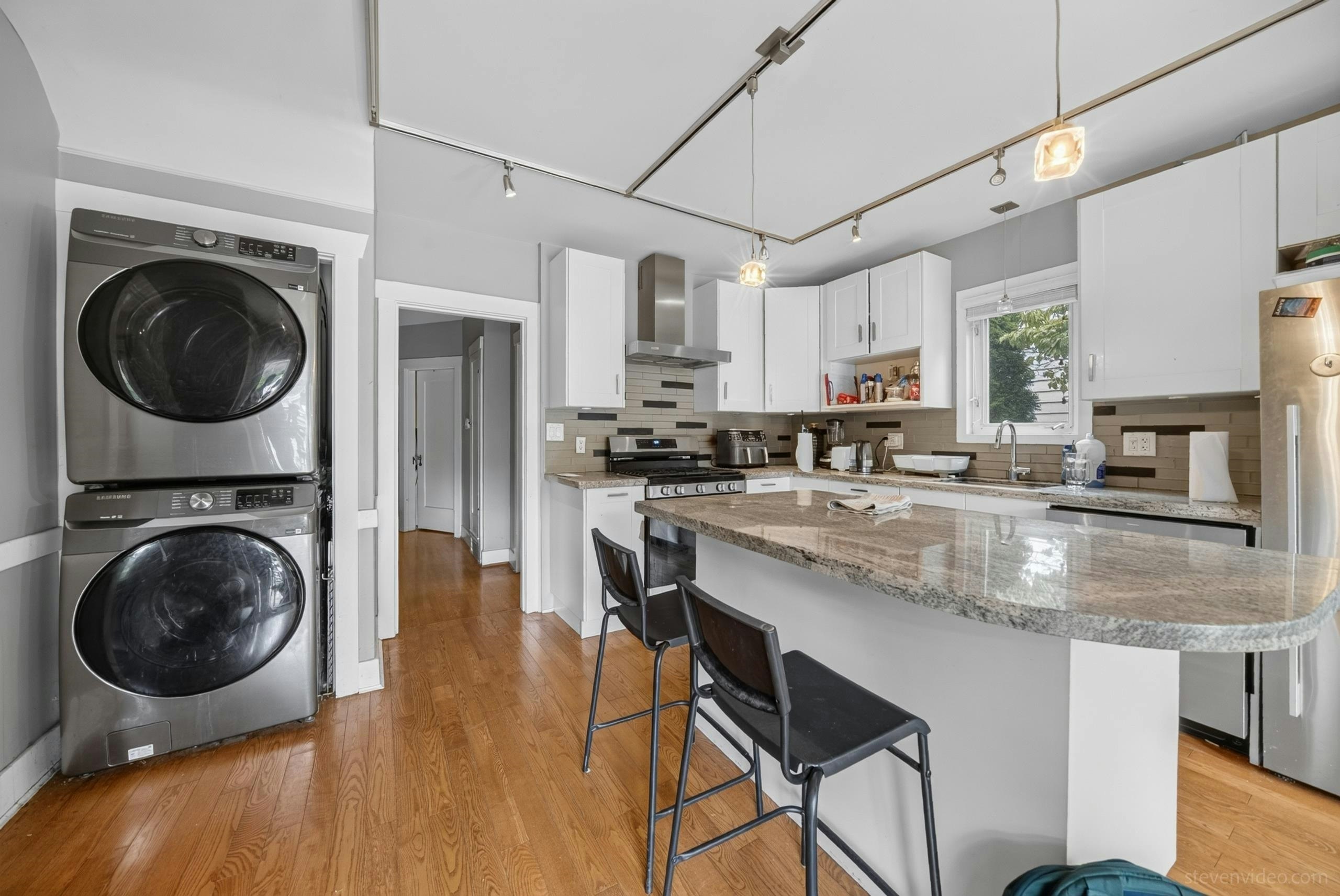 38xx W 20th Avenue, Vancouver, BC, V6S 1G2 - 2