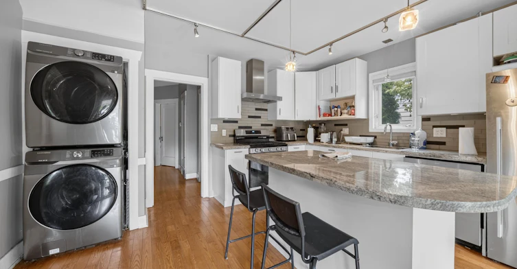 38xx W 20th Avenue, Vancouver, BC, V6S 1G2 - 2