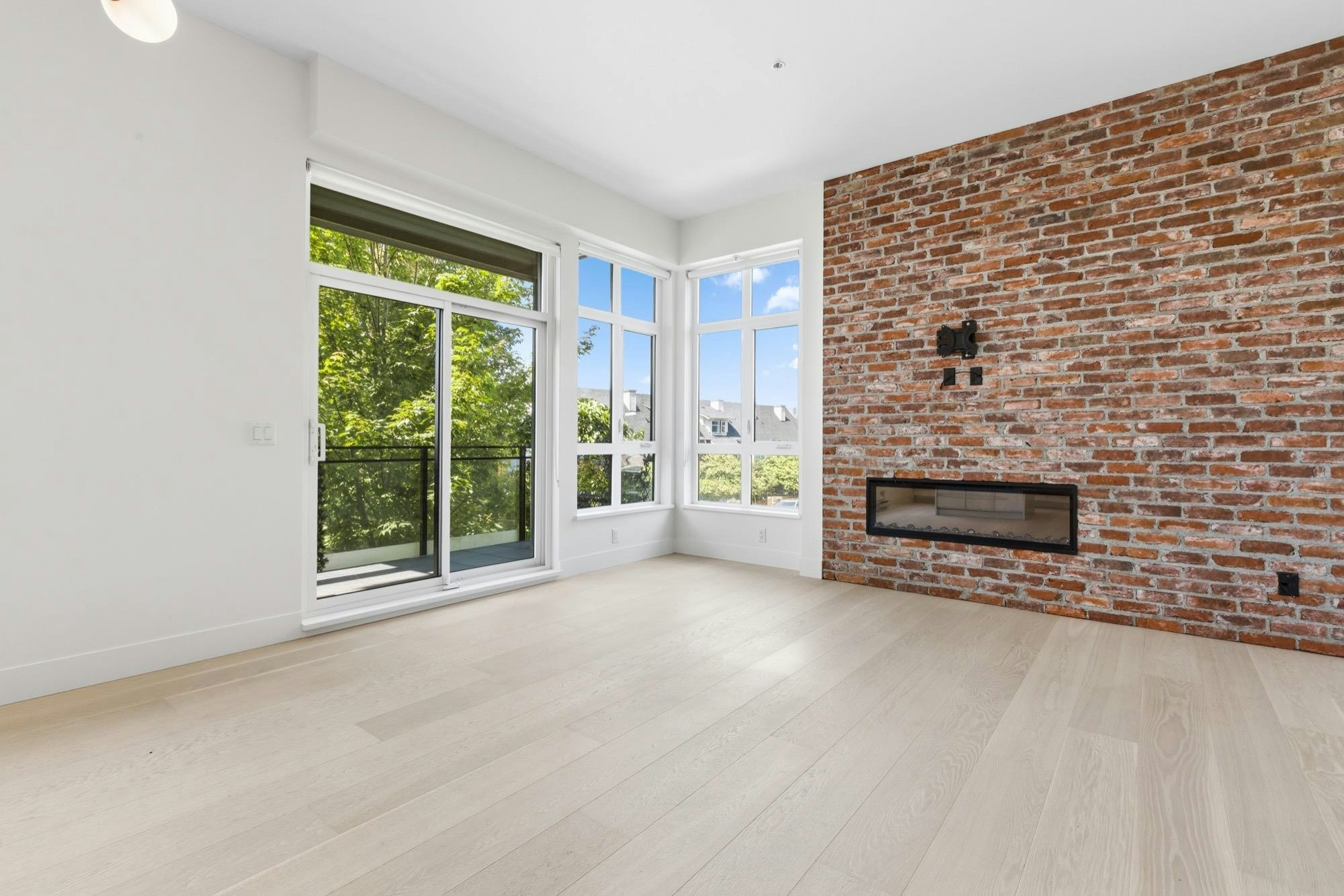 205-300 Salter Street, New Westminster, BC, V3M 0L9