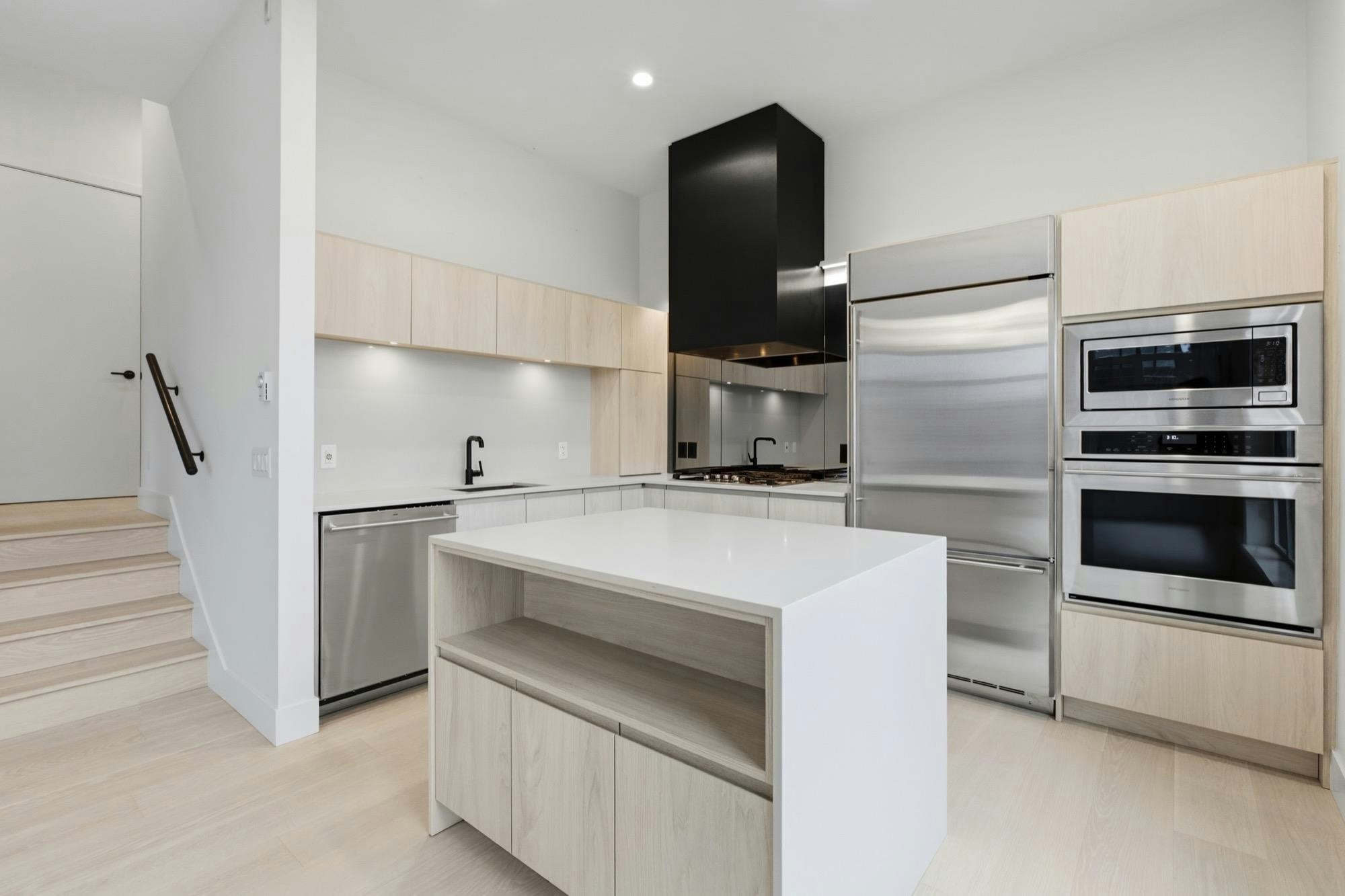 205-300 Salter Street, New Westminster, BC, V3M 0L9 - 2