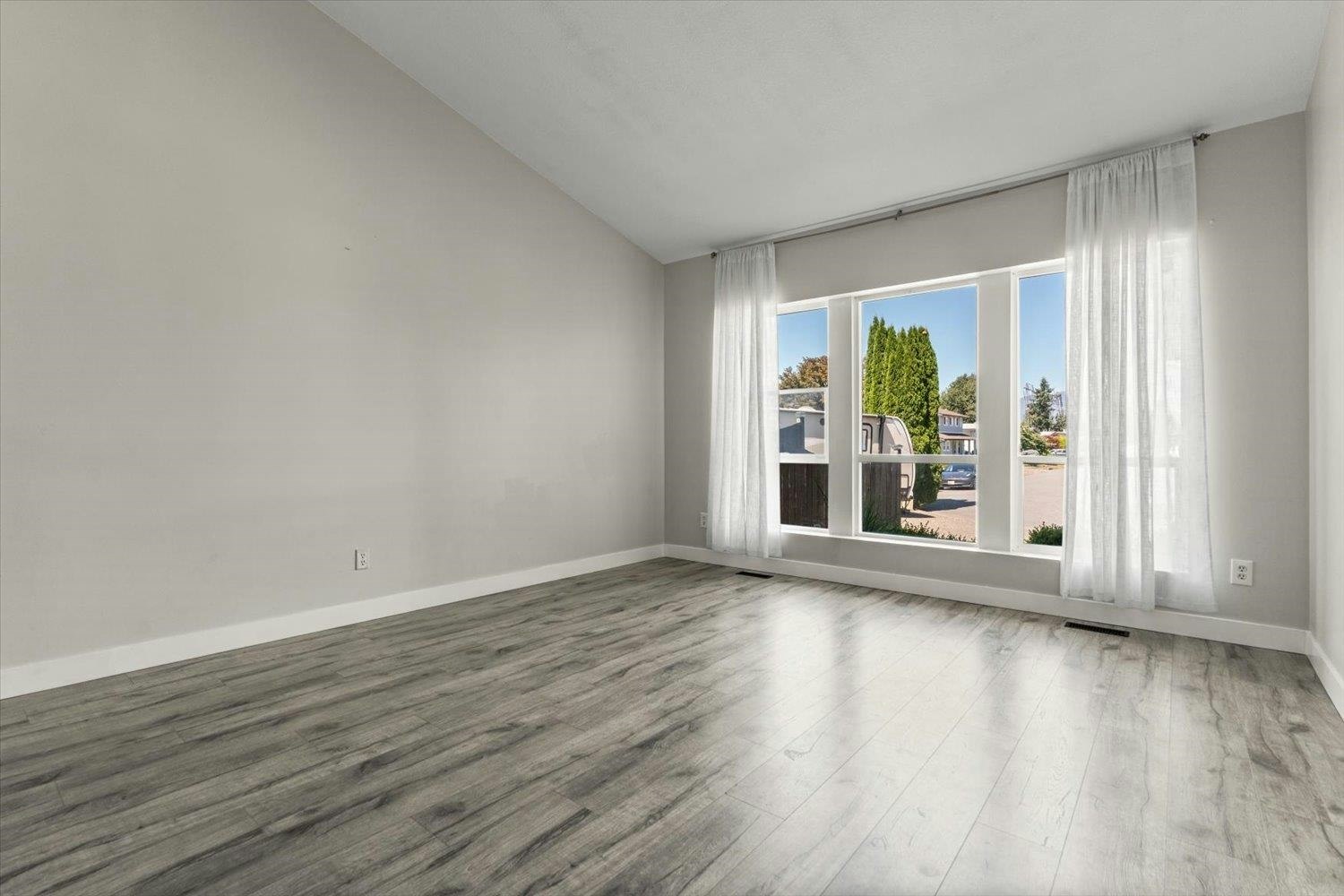 6033 Glenroy Drive - 5
